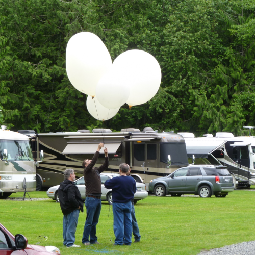 Preppeing a balloon for launch